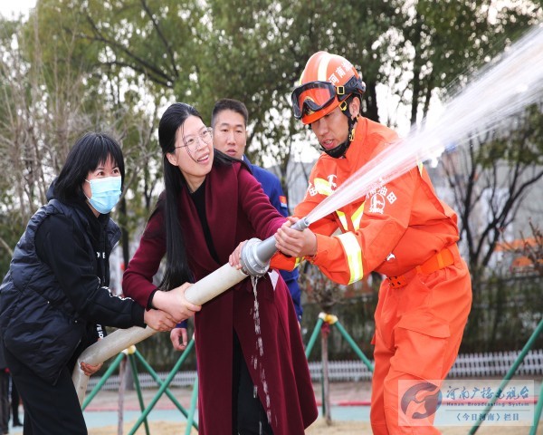ͼˡӦԮĽ̹ٶʵСѧʦչˮǹˮʵѵ.jpg